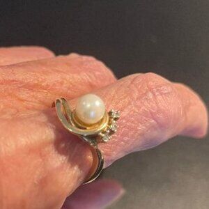 Vintage 14K Gold Ring with Pearl & 3 Small Diamonds - Size 6-1/2
